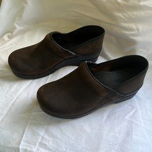 Women’s Dansko clogs/shoes. Size 39. Used.